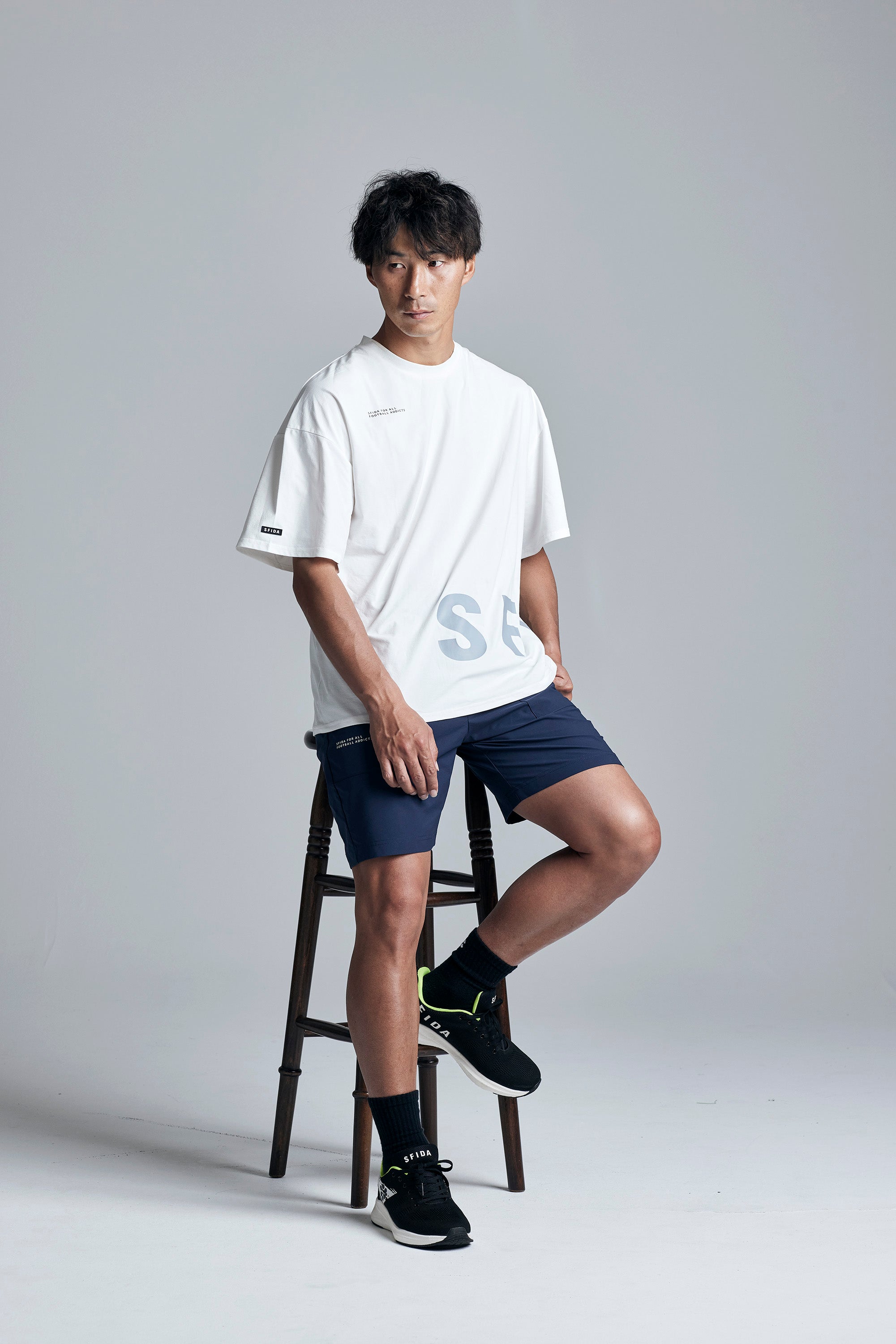 【美品】SFIDAセットサッカースパイク 27.5cm白　ソックス練習着Tシャツ SOFT DRY BIGロゴ Tシャツ – SFIDA Online Store