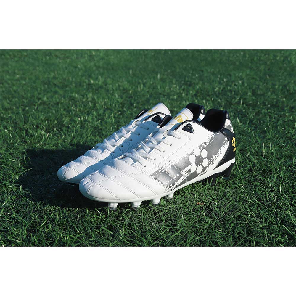 サッカースパイク　PIONIERE HG KL