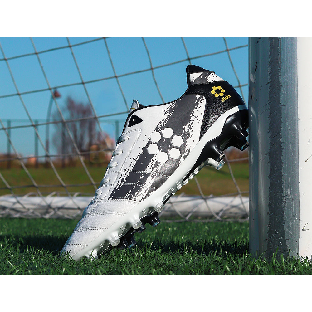 サッカースパイク　PIONIERE HG KL