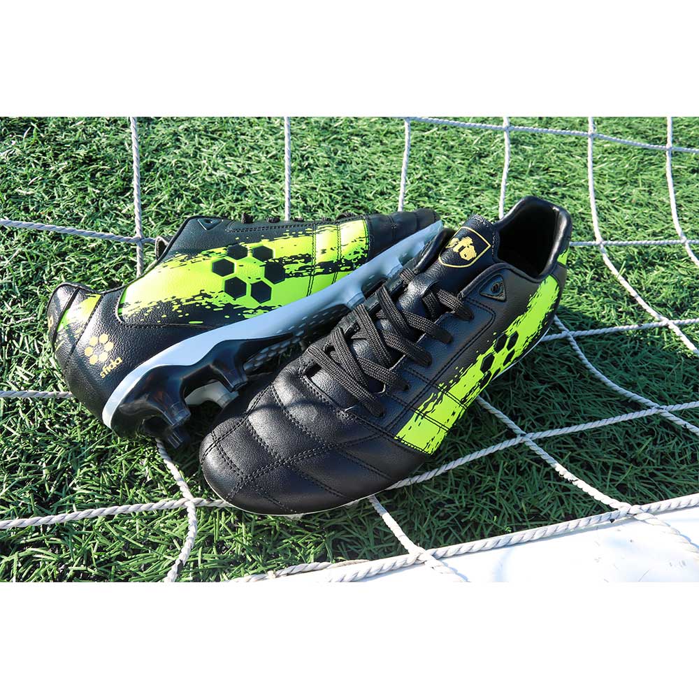 サッカースパイク　PIONIERE HG KL