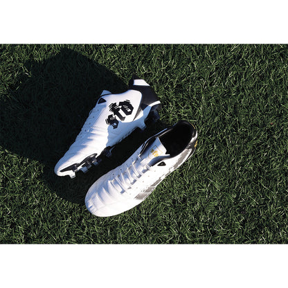 サッカースパイク　PIONIERE HG KL