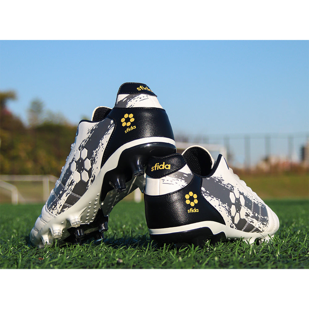 サッカースパイク　PIONIERE HG KL