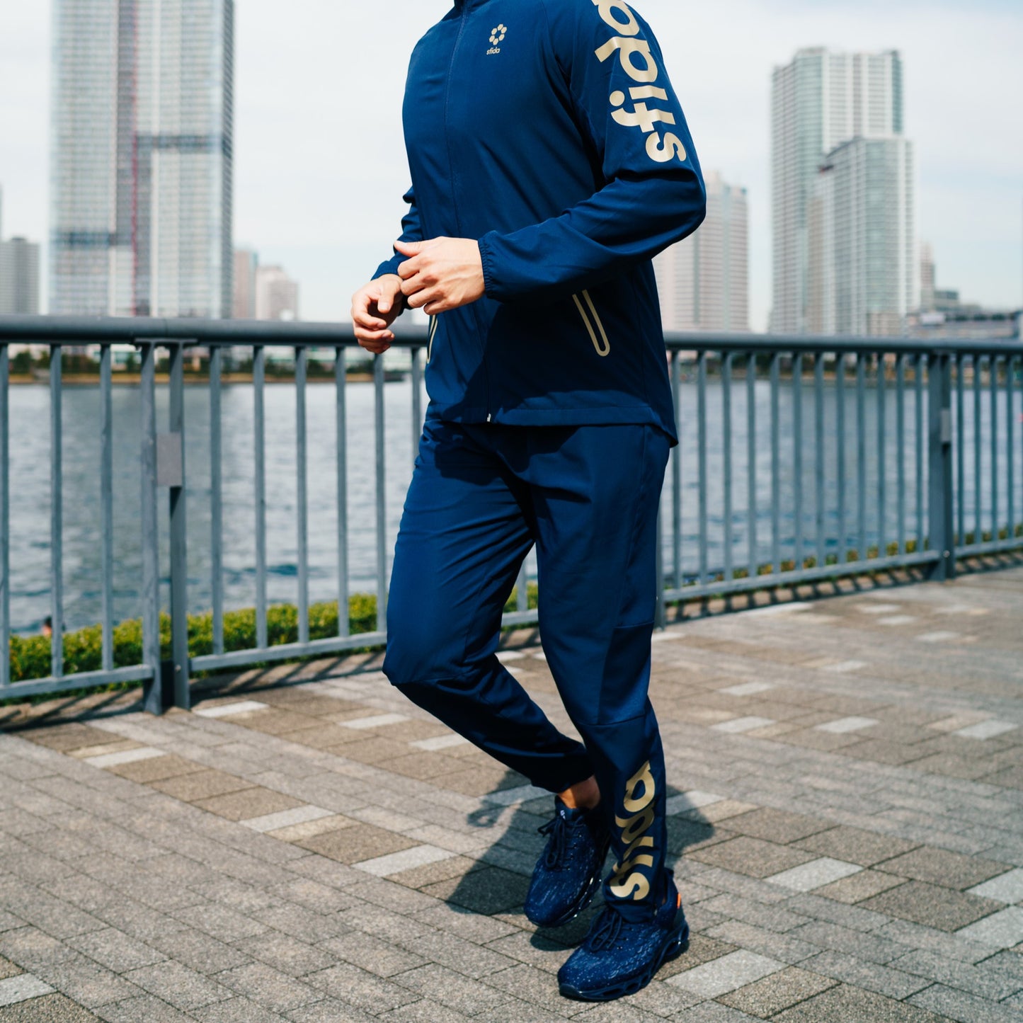 sfida TRライトウーブントラックパンツ