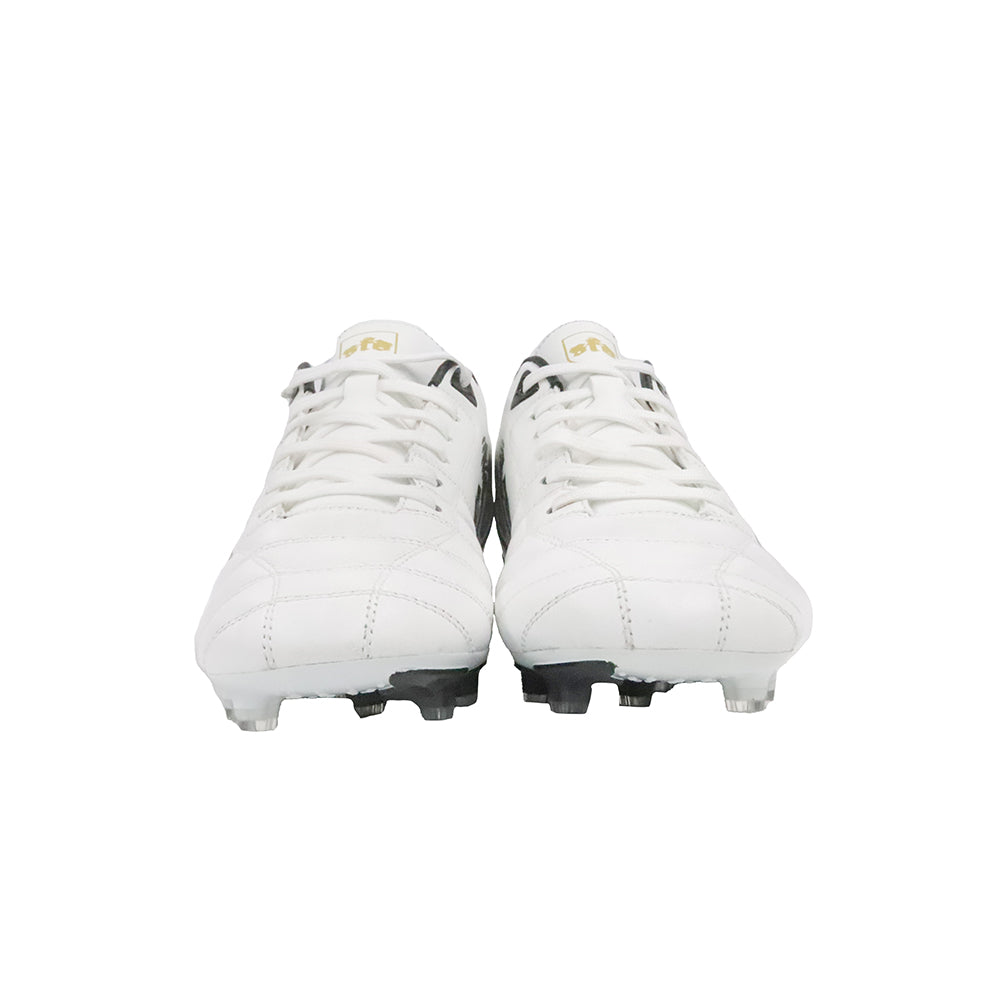 サッカースパイク　PIONIERE HG KL
