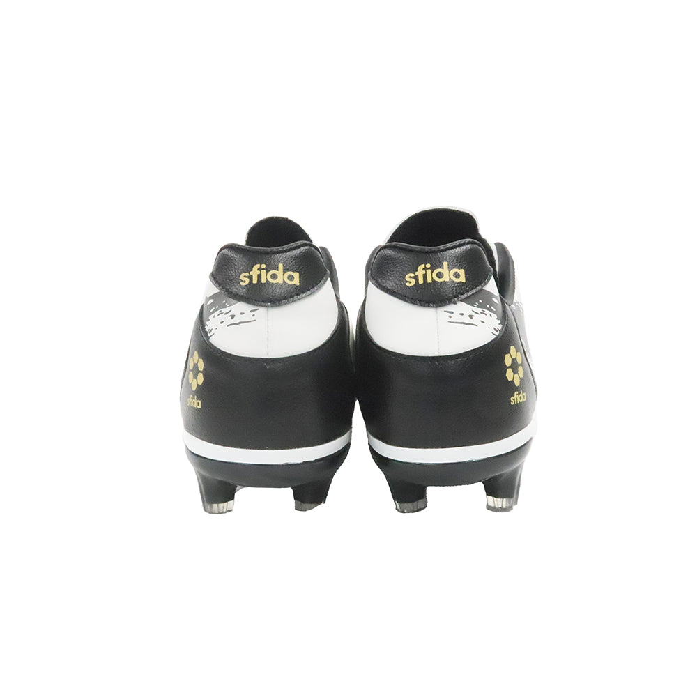 サッカースパイク　PIONIERE HG KL